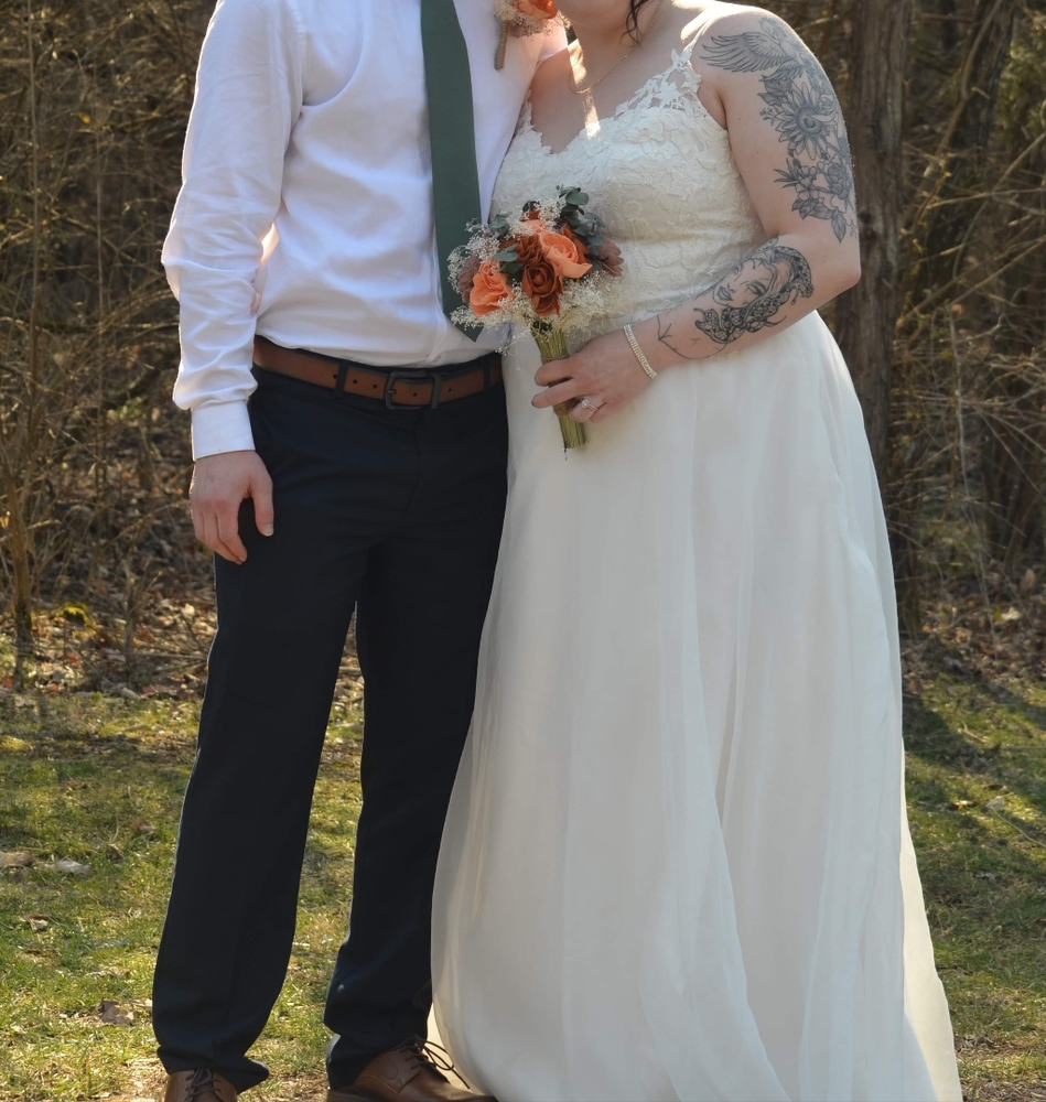 Elegant White Lace Wedding Dress - Picture 8 of 10